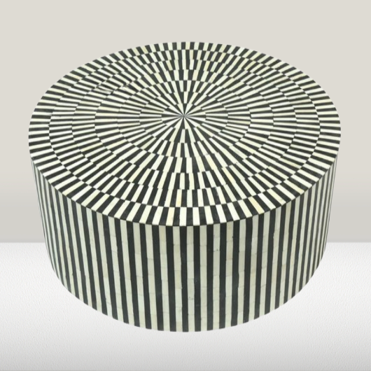 Bone inlay salontafel rond 40 cm hoog, met zwart witte strepen